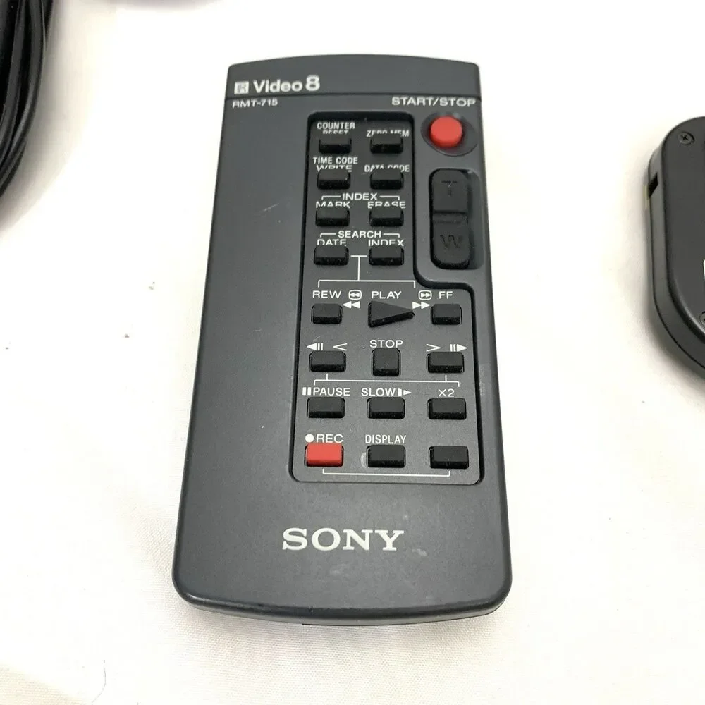 Sony CCD-TRV101 Heavy Handycam W/ battery & Remotes Charger All Cable & Manual